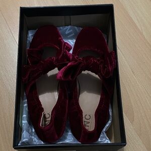 Elegant Velvet Bow Flats